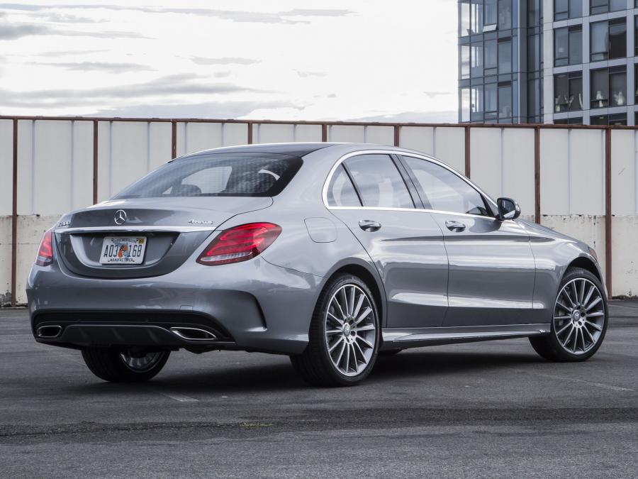  Mercedes-Benz C300 4Matic AMG Line 2015 года  (US) (фото 6 из 23)